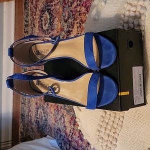 Womens 9.5 blue shoes